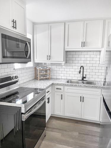 MODEL-KITCHEN